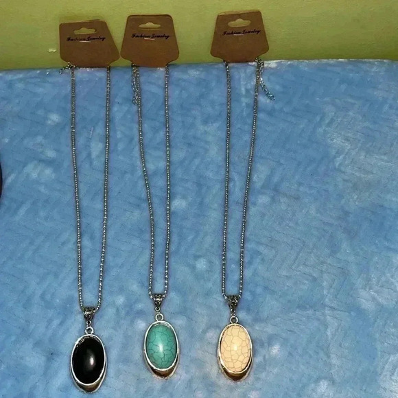 🆕 3 Pack Antique Oval Semiprecious Stone
Necklaces - Picture 3 of 4